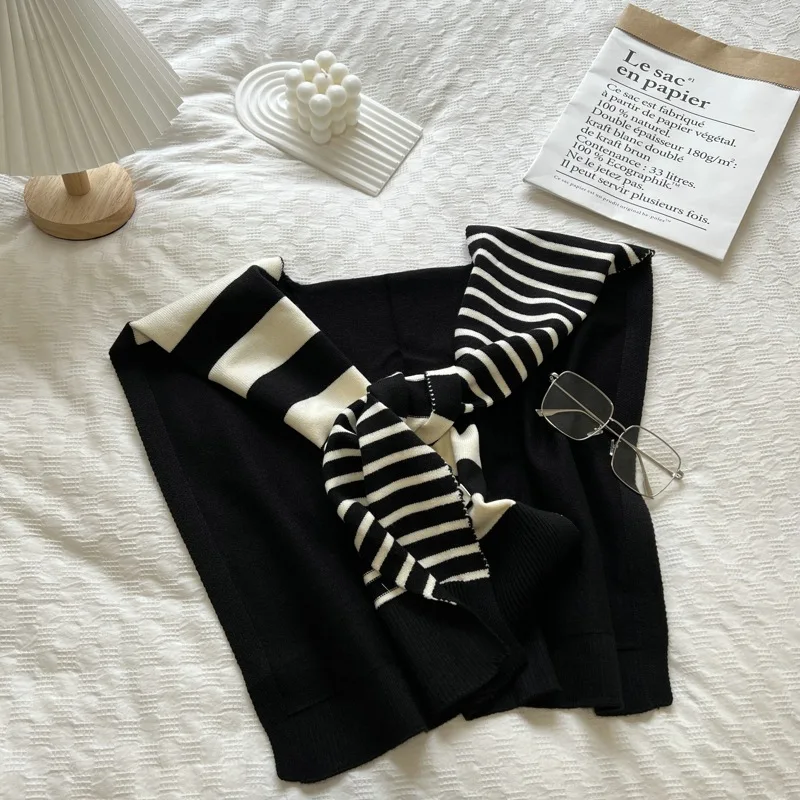 Women'S Fashion Website - Match Black and White Knitted Striped