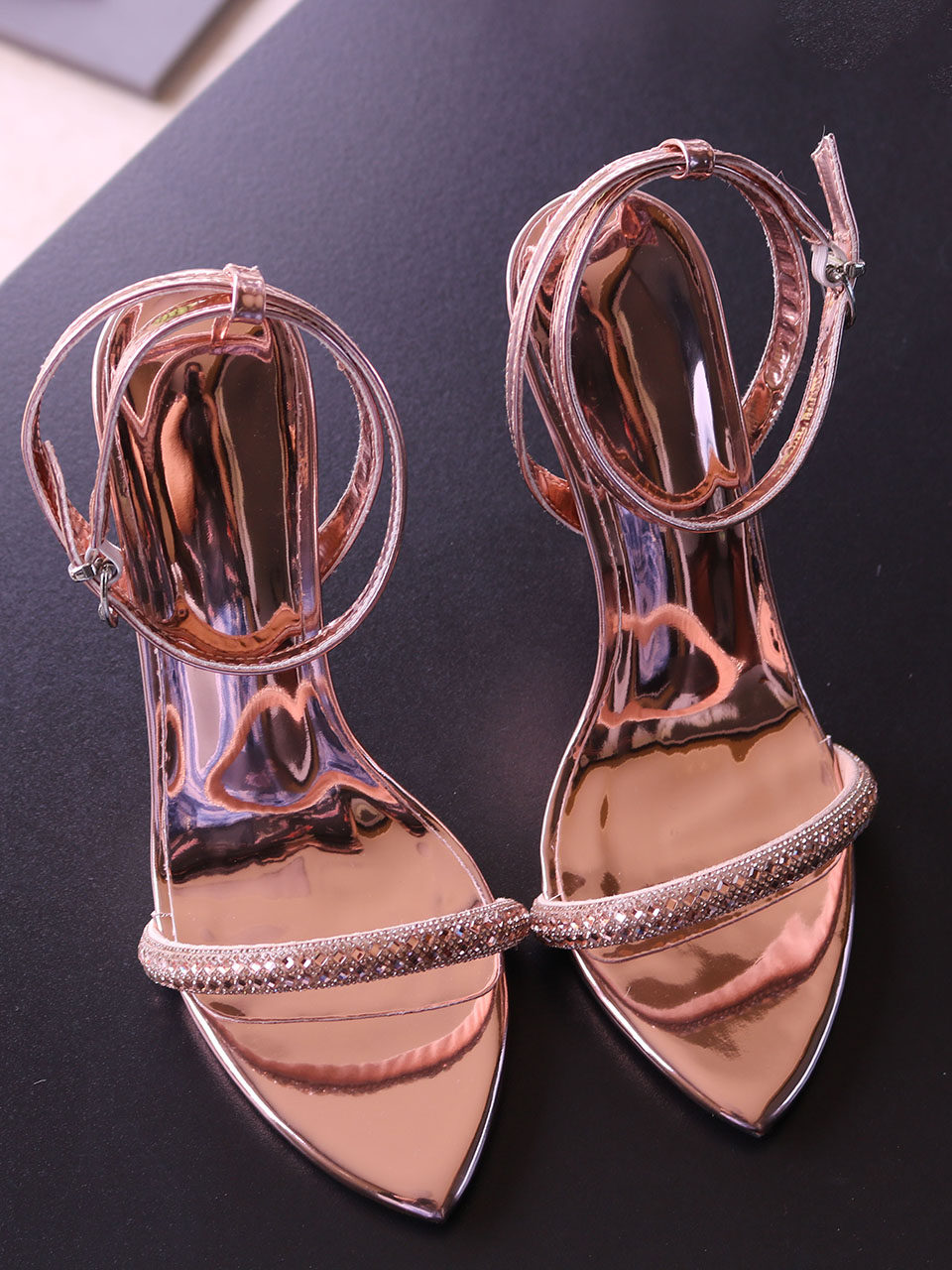 Silver mirror lacquered leathe - đánh giá và giá Women Queen Fashion